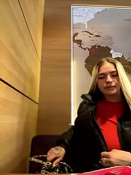 -Sexy_Barbie- on StripChat