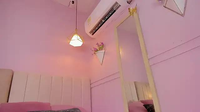 Freechat _lucia_18 on StripChat