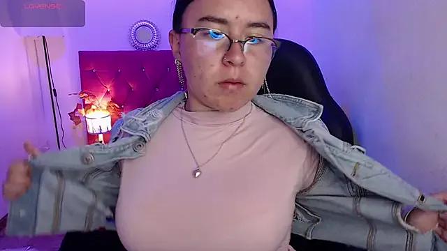 _MissMegann on StripChat