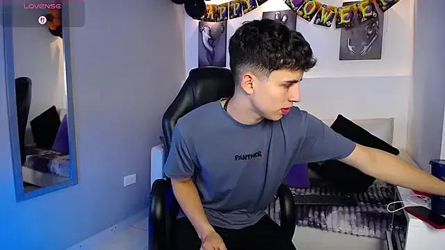 Private AdrianRinaldi on StripChat