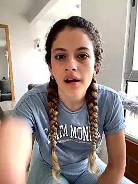 Freechat alana15 on StripChat