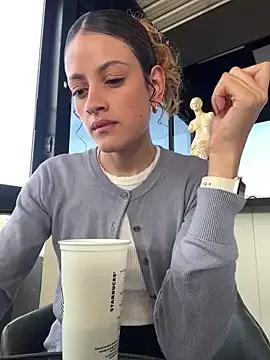 Freechat alana15 on StripChat