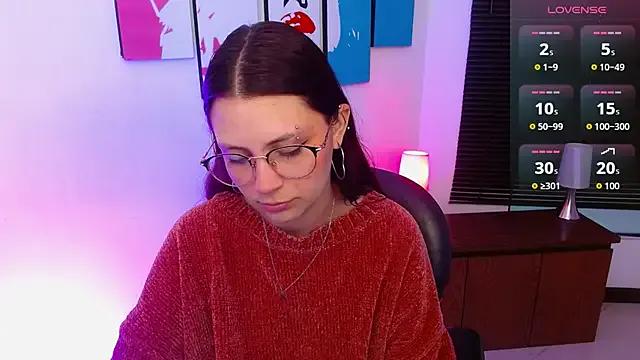 AlanaGarcia19 on StripChat 