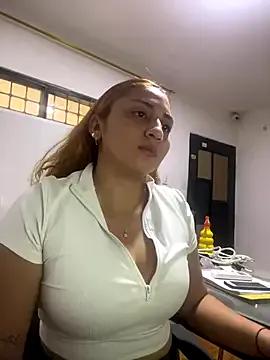 AlannaBeautifulTits on StripChat