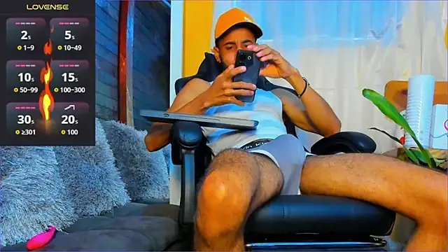 Alex_bigcock11_ on StripChat