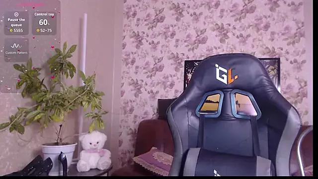 AliciaBlondes on StripChat