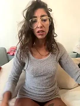 Freechat Amani_thewolf on StripChat