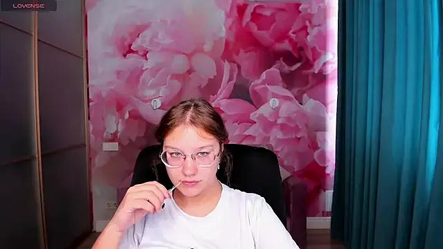 Freechat AngelinaLow on StripChat