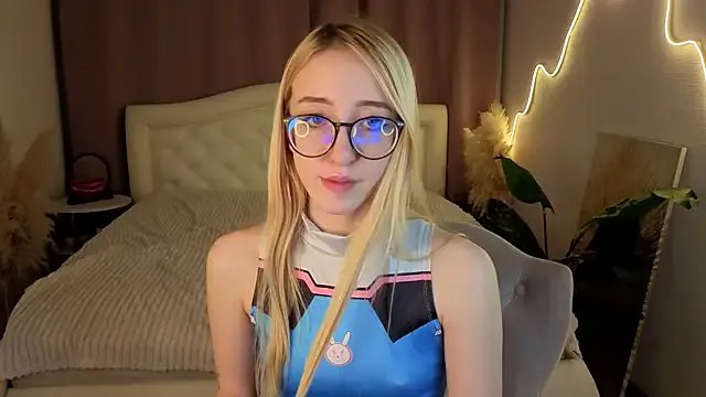 anora_baby on StripChat