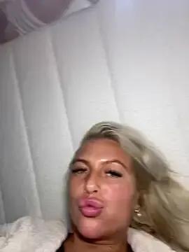 Arabellalee23 — SHHHH im not alone 