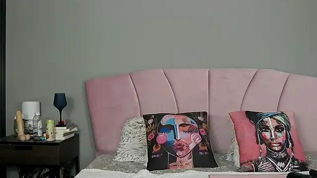 AriannaMoonXx on StripChat 