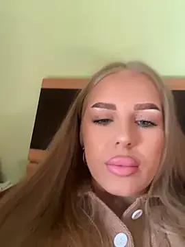 Freechat AubrieleRouj1 on StripChat