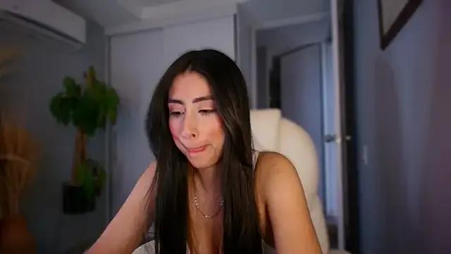 Freechat auroracaruso11 on StripChat