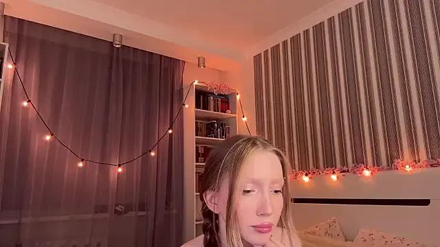 Awwwrora on StripChat