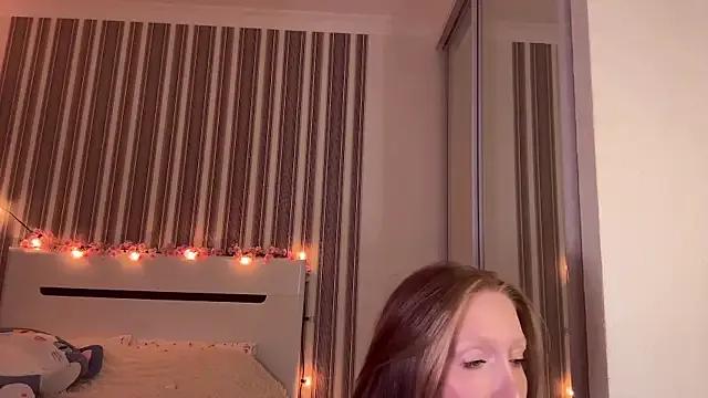 Awwwrora on StripChat