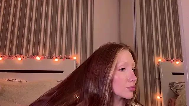 Awwwrora on StripChat