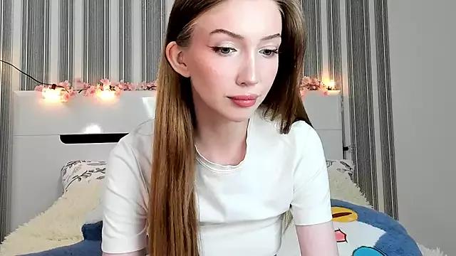 Awwwrora on StripChat