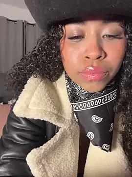 bella__honey on StripChat 