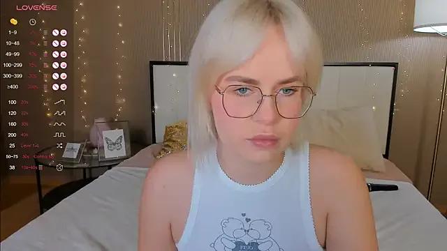 bellatip on StripChat 