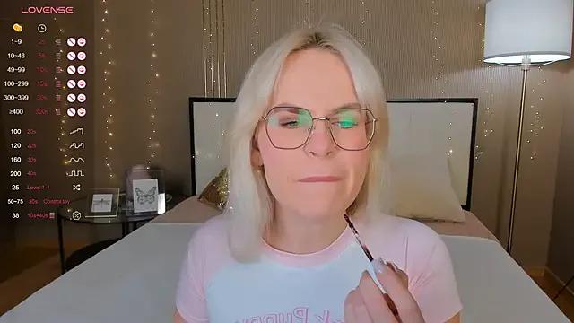 bellatip on StripChat 