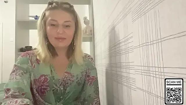 StripChat Blondie_xoxoxo is Freechat Blondie_xoxoxo — 3 playfull spanks