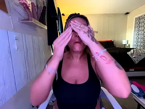 Freechat bossyroxy84 on StripChat