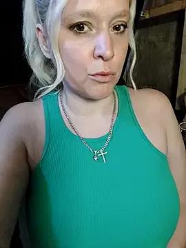 Avatar of Bouncy-Bella28X