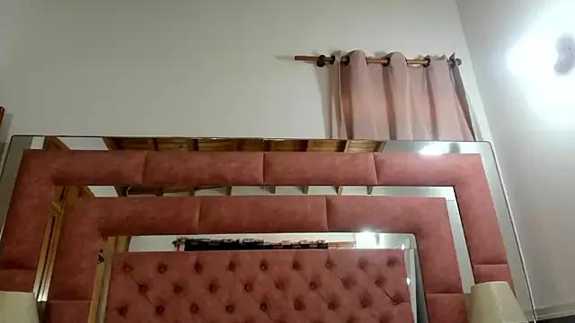 Freechat briana_wonder69xxx on StripChat