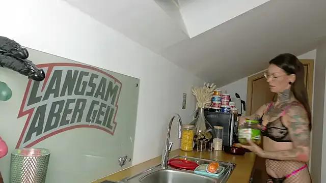 Freechat BrownieyQueen on StripChat