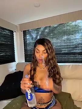 Freechat butterflybootyy on StripChat