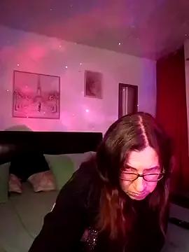 Cameron_puppy on StripChat