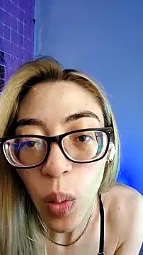 Carolblonde on StripChat