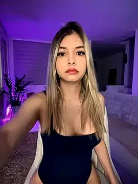 Freechat carolina__star on StripChat