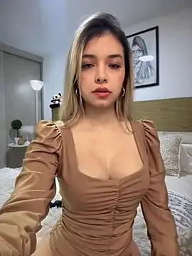 Freechat carolina__star on StripChat