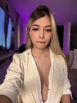 Freechat carolina__star on StripChat