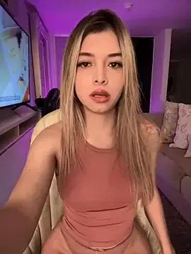 Freechat carolina__star on StripChat