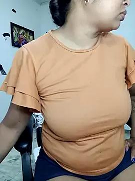 chalohott on StripChat