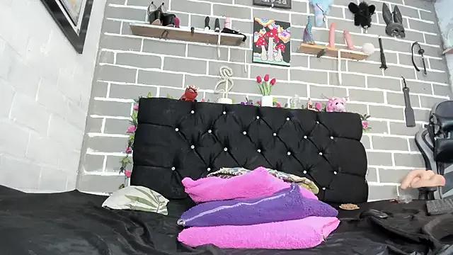 Freechat CharlotteBrowm on StripChat