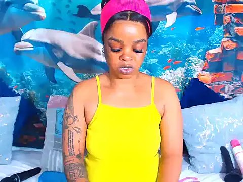 Cherrybootyjoy on StripChat