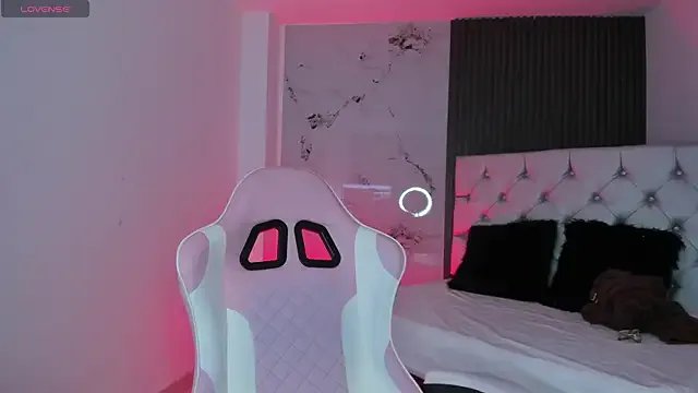 Freechat chloesagee on StripChat