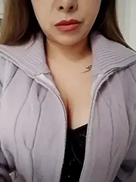 Christine-le1 on StripChat