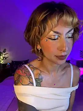 Freechat Cinamoonn on StripChat