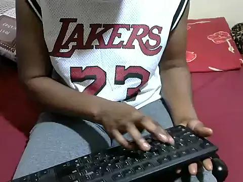 Creamy-Aisha on StripChat