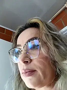 Freechat CristalRays on StripChat