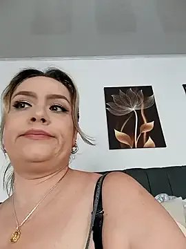 Freechat CristalRays on StripChat