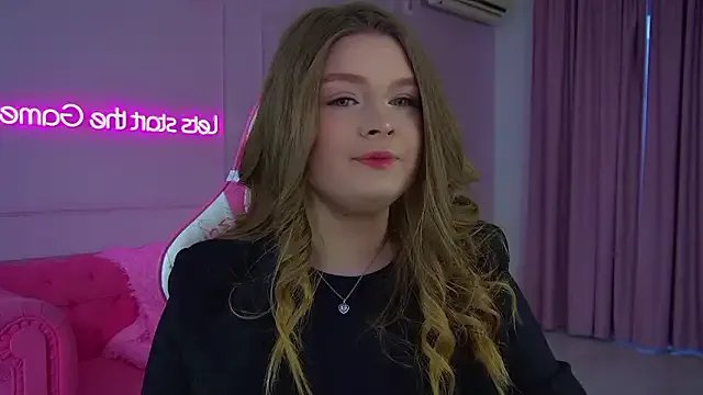 CrystalLyons on StripChat