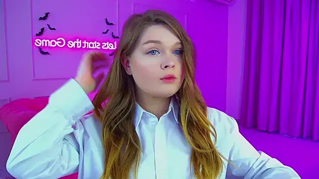 CrystalLyons on StripChat