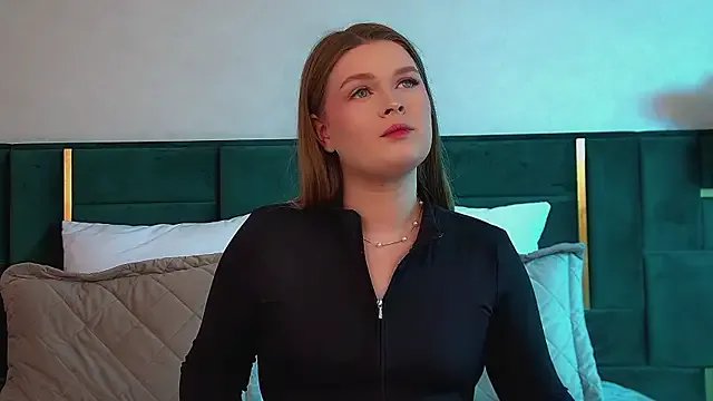 CrystalLyons on StripChat