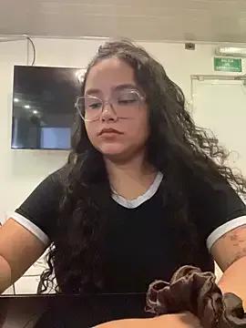 CurlyGirl_1 on StripChat