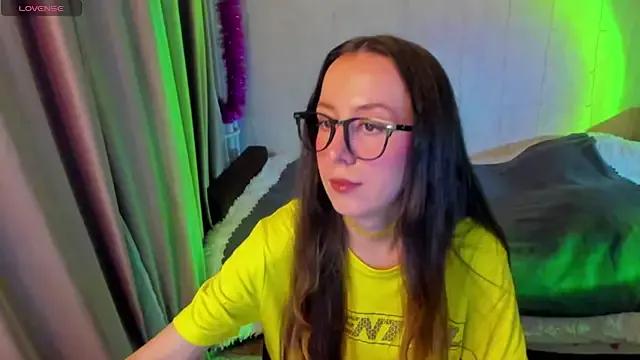 StripChat CurlySteph is Freechat CurlySteph — show legs ^-^